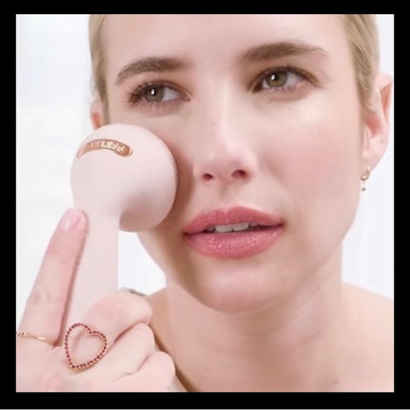 Flawless Face Brush - Picture 3 of 9